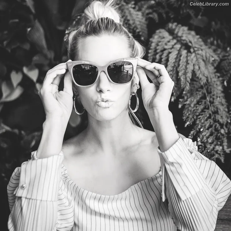 Heather Morris photo 10 of 181