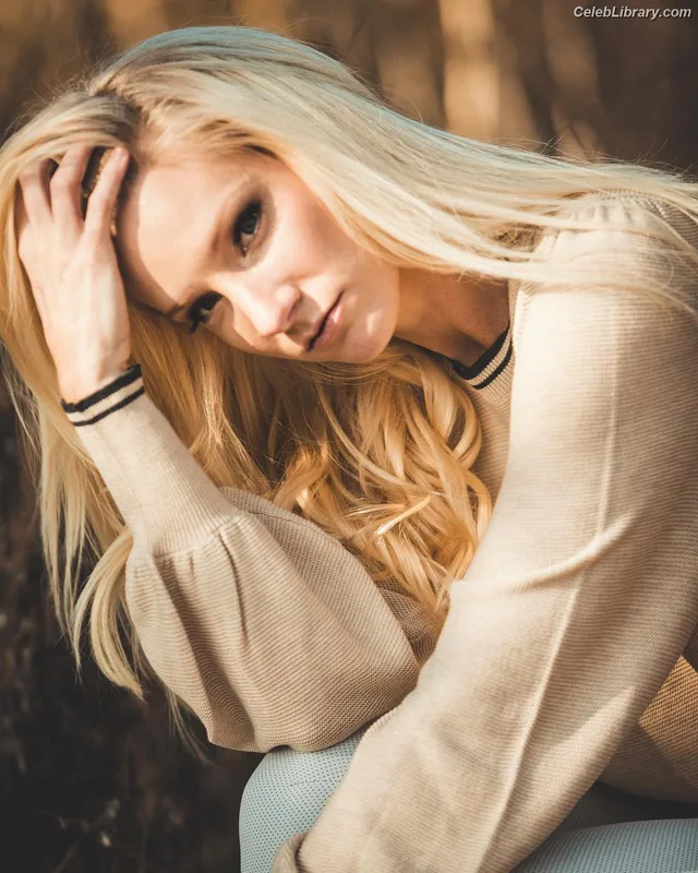 Heather Morris photo 13 of 181