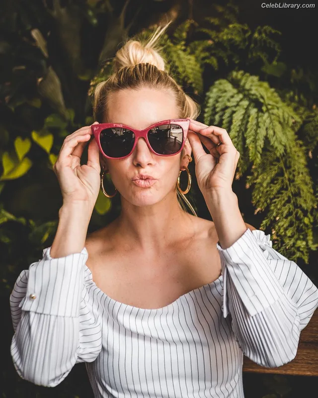 Heather Morris photo 15 of 181