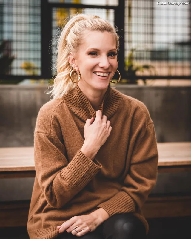 Heather Morris photo 16 of 181