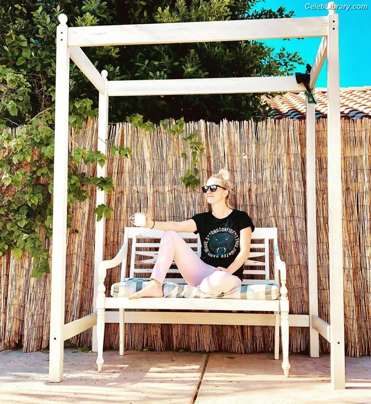 Heather Morris photo 1 of 181