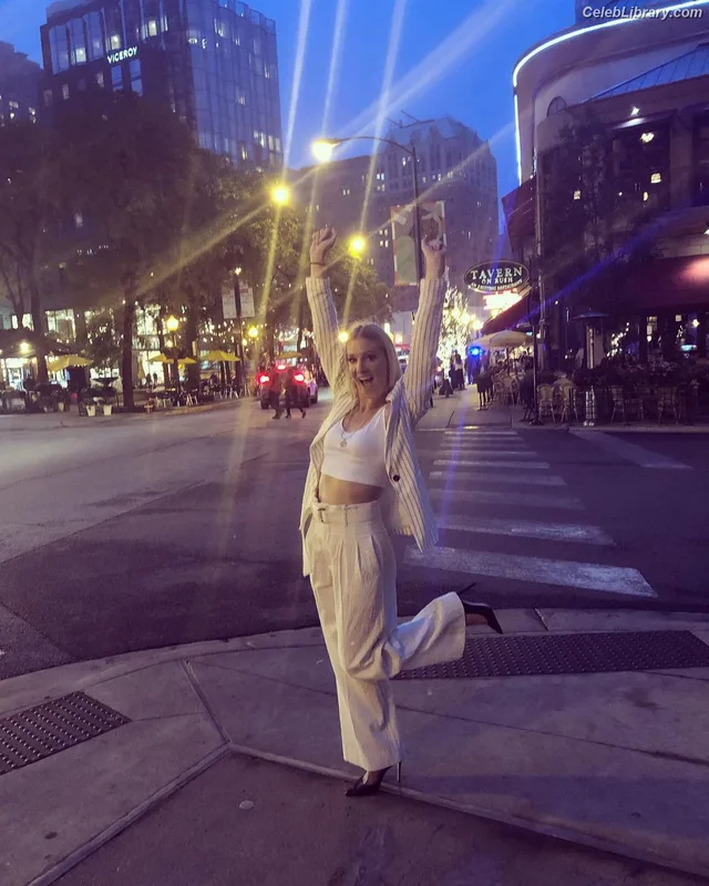 Heather Morris photo 5 of 181