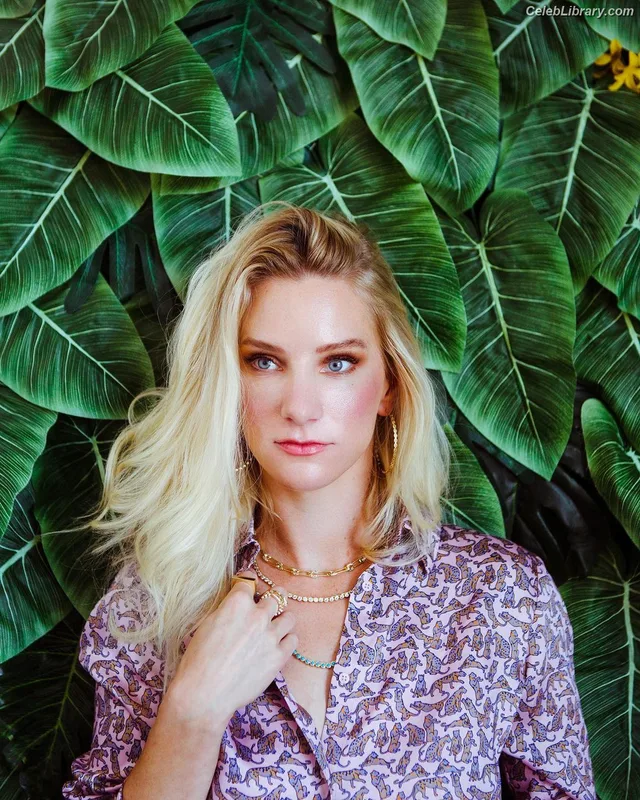 Heather Morris photo 8 of 181