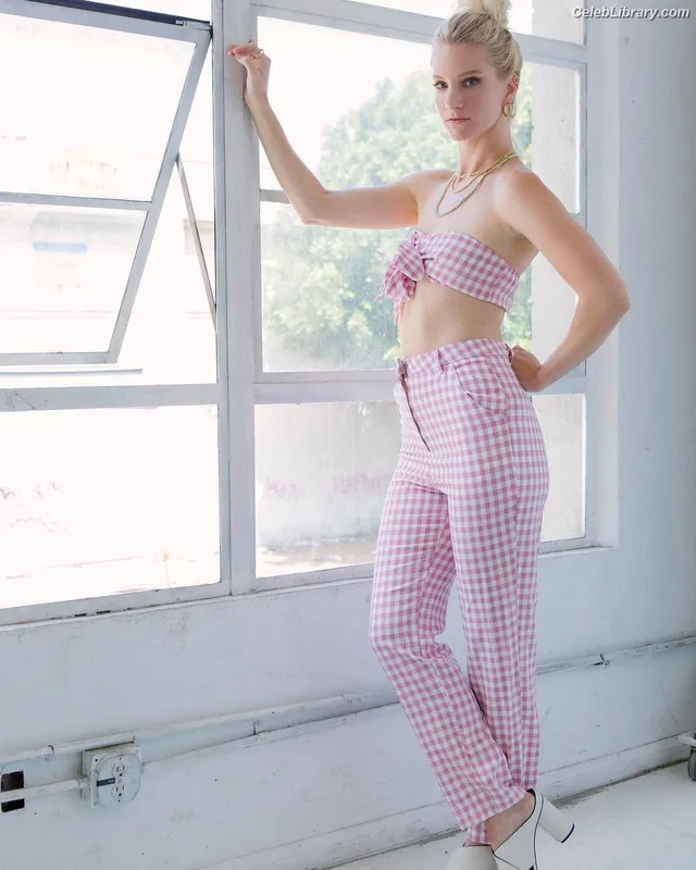 Heather Morris photo 23 of 181