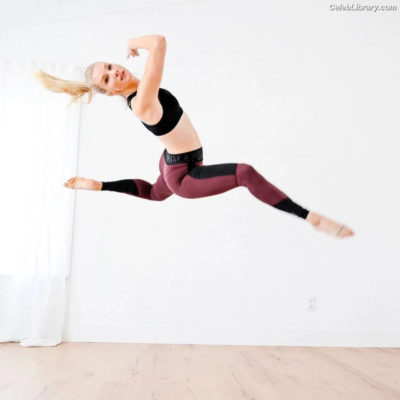 Heather Morris photo 6 of 181