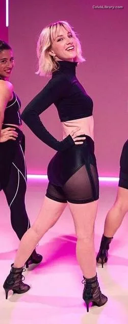 Heather Morris photo 5 of 181
