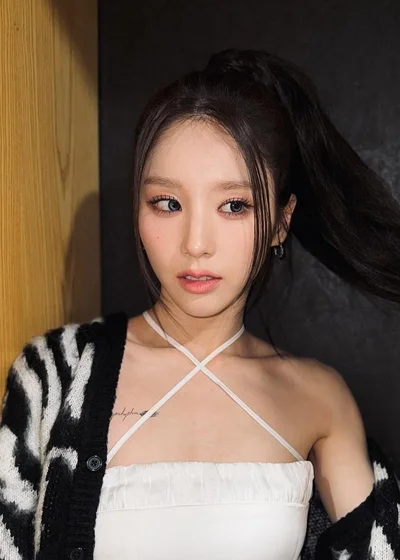 HeeJin (ARTMS / LOONA)