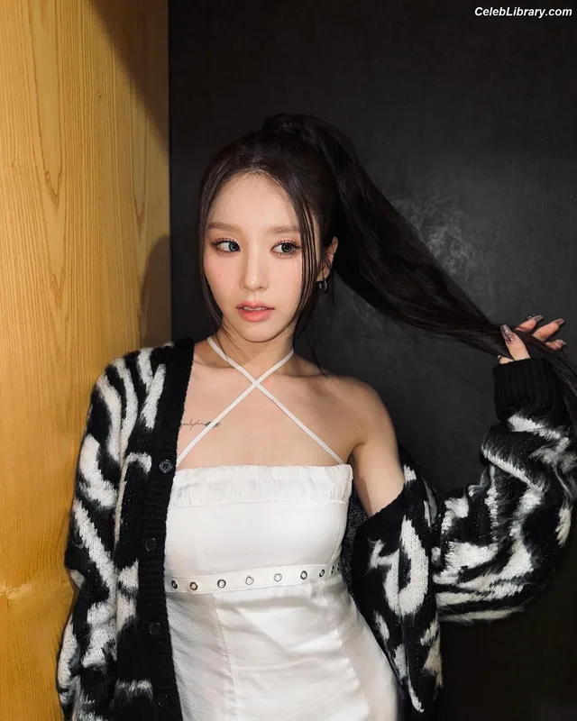 HeeJin (ARTMS / LOONA) photo 15 of 118