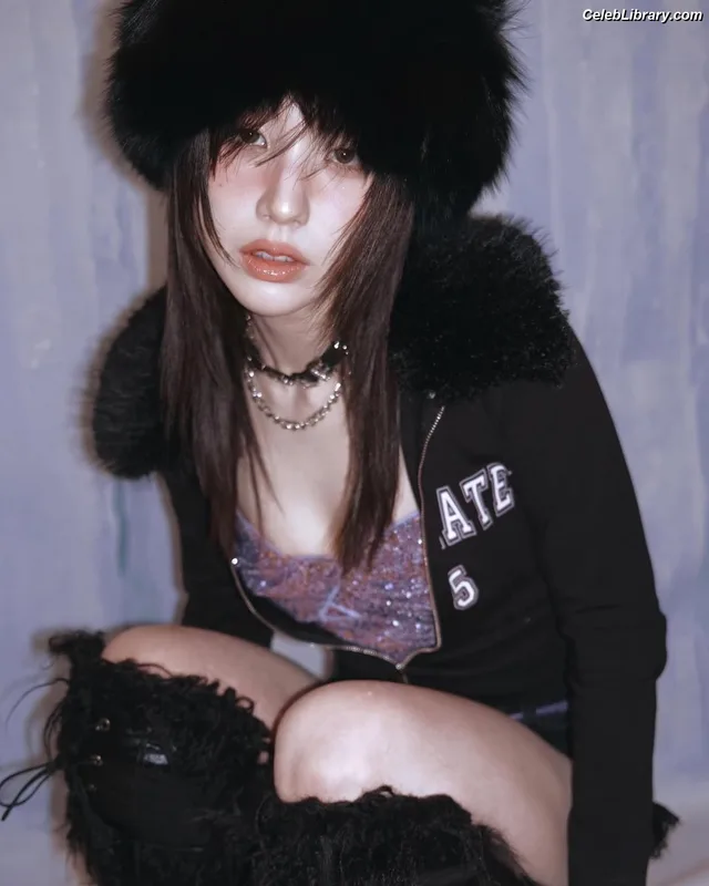 HeeJin (ARTMS / LOONA) photo 2 of 118