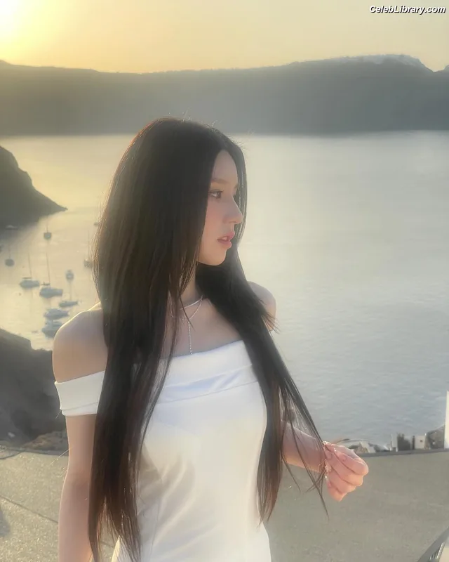 HeeJin (ARTMS / LOONA) photo 13 of 118