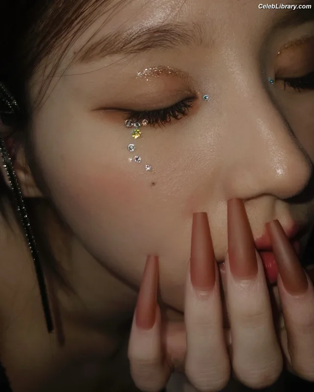 HeeJin (ARTMS / LOONA) photo 16 of 118