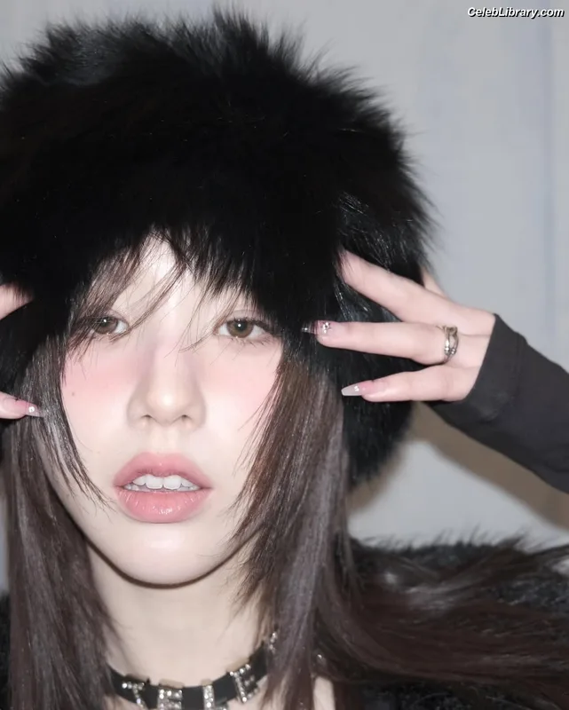 HeeJin (ARTMS / LOONA) photo 17 of 118