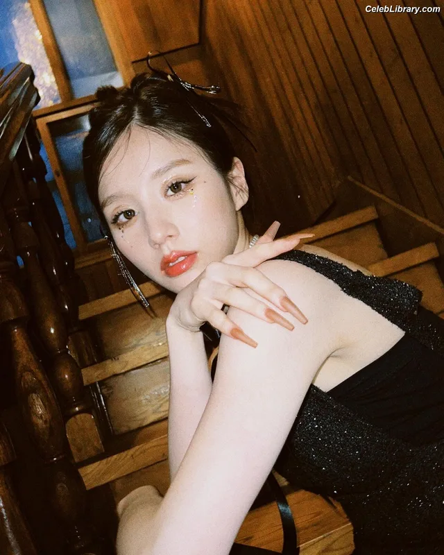 HeeJin (ARTMS / LOONA) photo 11 of 118