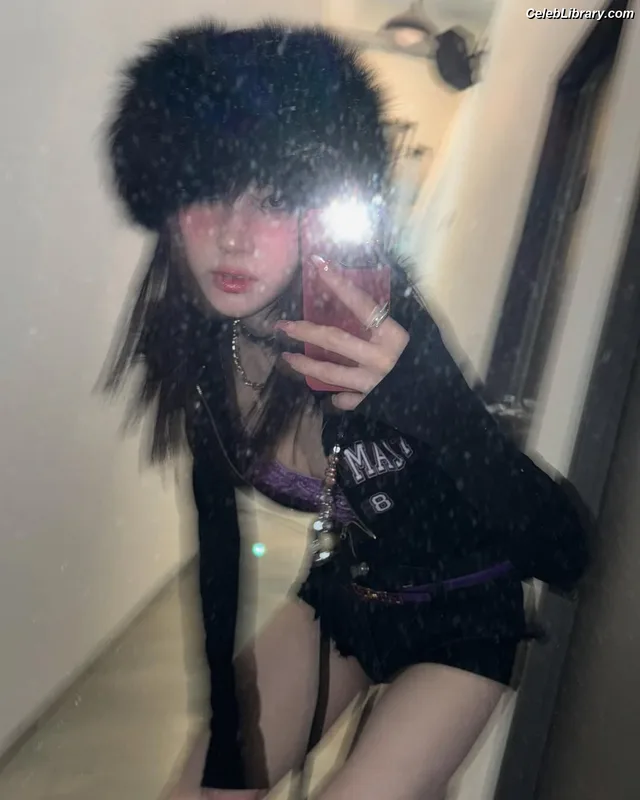 HeeJin (ARTMS / LOONA) photo 5 of 118