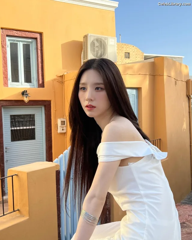 HeeJin (ARTMS / LOONA) photo 19 of 118