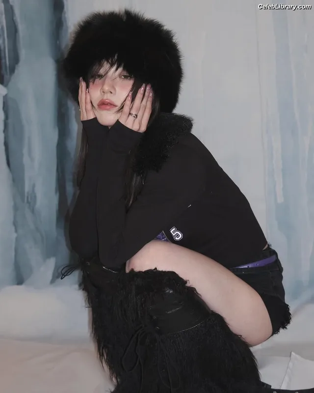 HeeJin (ARTMS / LOONA) photo 22 of 118