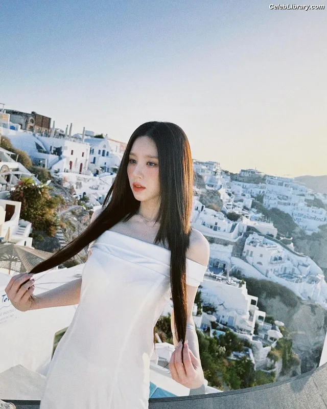 HeeJin (ARTMS / LOONA) photo 23 of 118