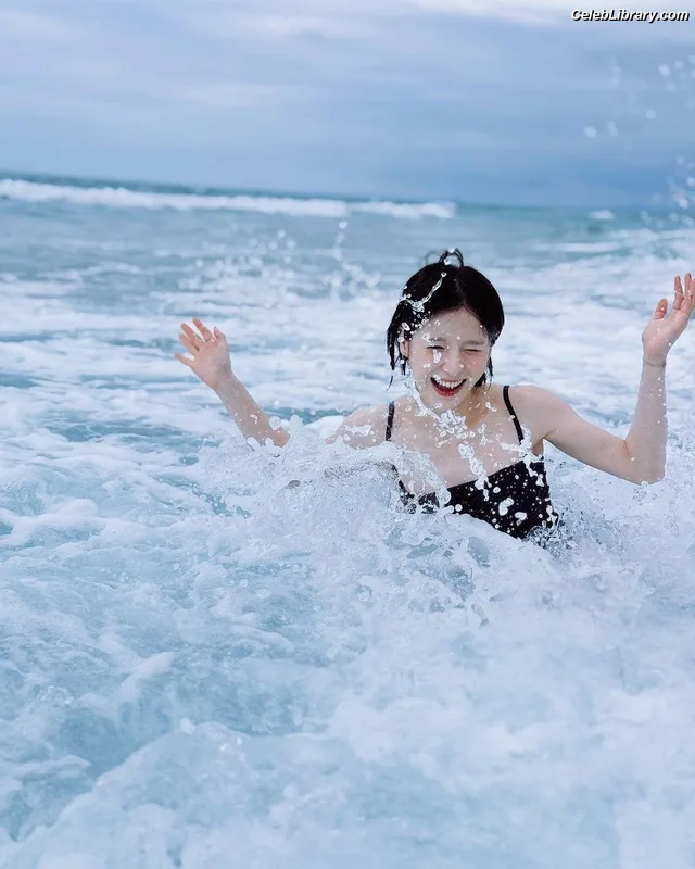 HeeJin (ARTMS / LOONA) photo 2 of 118