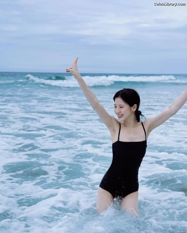 HeeJin (ARTMS / LOONA) photo 21 of 118