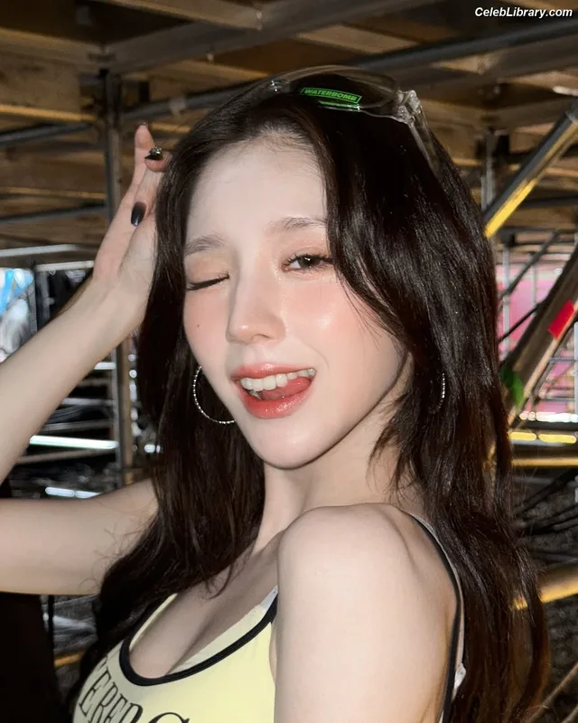 HeeJin (ARTMS / LOONA) photo 24 of 118