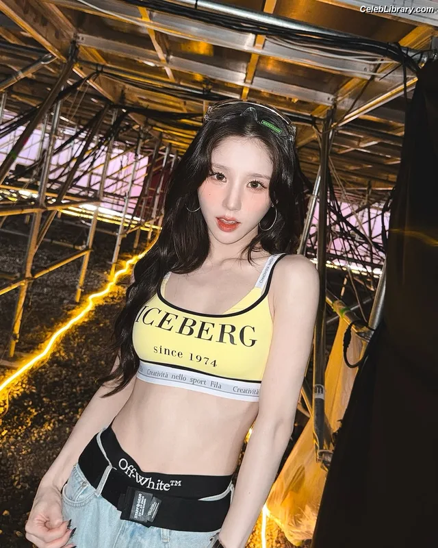 HeeJin (ARTMS / LOONA) photo 2 of 118
