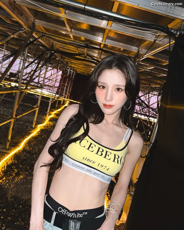 HeeJin (ARTMS / LOONA) photo 4 of 118