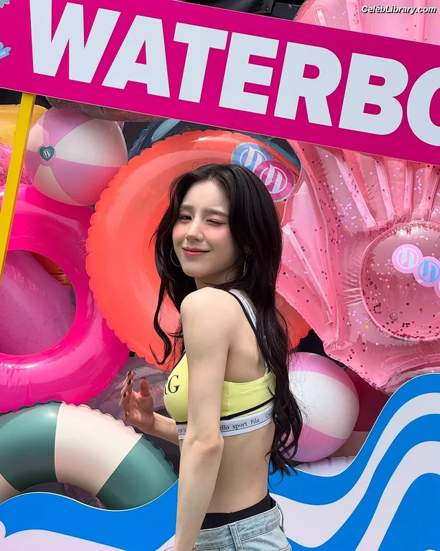 HeeJin (ARTMS / LOONA) photo 5 of 118