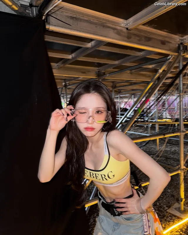 HeeJin (ARTMS / LOONA) photo 24 of 118