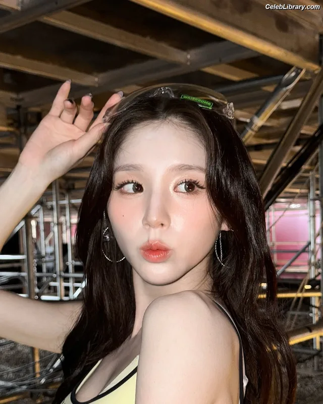 HeeJin (ARTMS / LOONA) photo 16 of 118