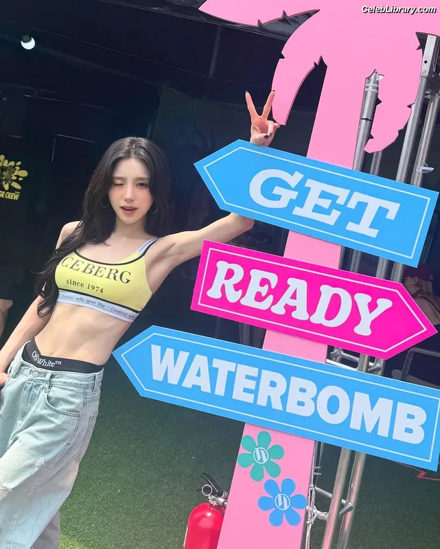 HeeJin (ARTMS / LOONA) photo 6 of 118