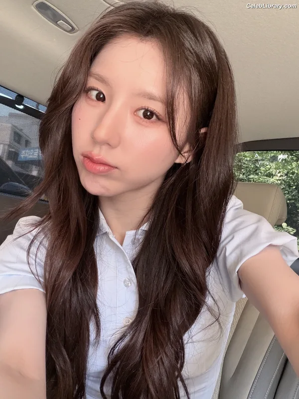 HeeJin (ARTMS / LOONA) photo 5 of 118
