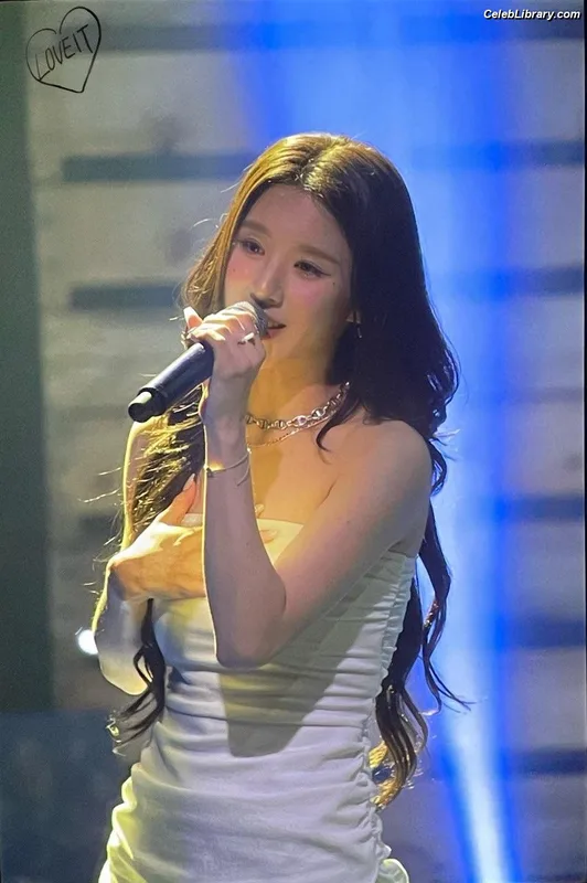 HeeJin (ARTMS / LOONA) photo 22 of 118