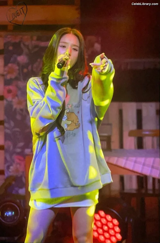 HeeJin (ARTMS / LOONA) photo 21 of 118