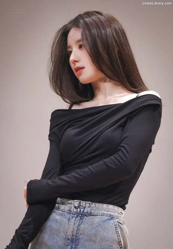 HeeJin (ARTMS / LOONA) photo 18 of 118