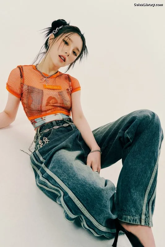 HeeJin (ARTMS / LOONA) photo 24 of 118