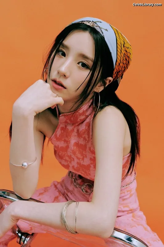HeeJin (ARTMS / LOONA) photo 2 of 118