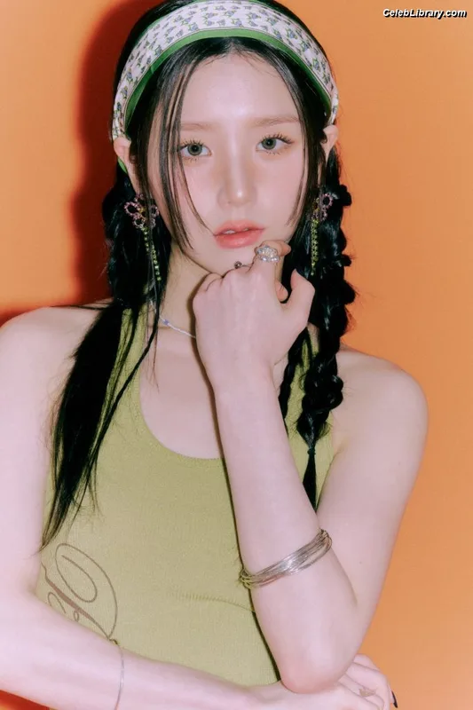 HeeJin (ARTMS / LOONA) photo 3 of 118