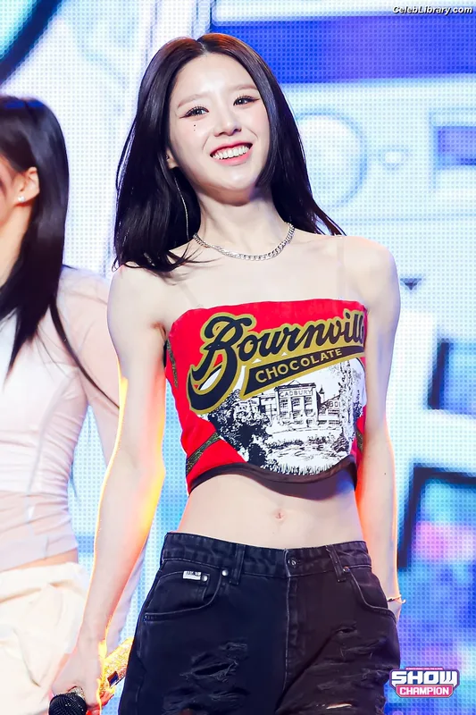 HeeJin (ARTMS / LOONA) photo 5 of 118