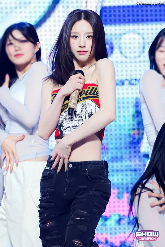HeeJin (ARTMS / LOONA) photo 7 of 118