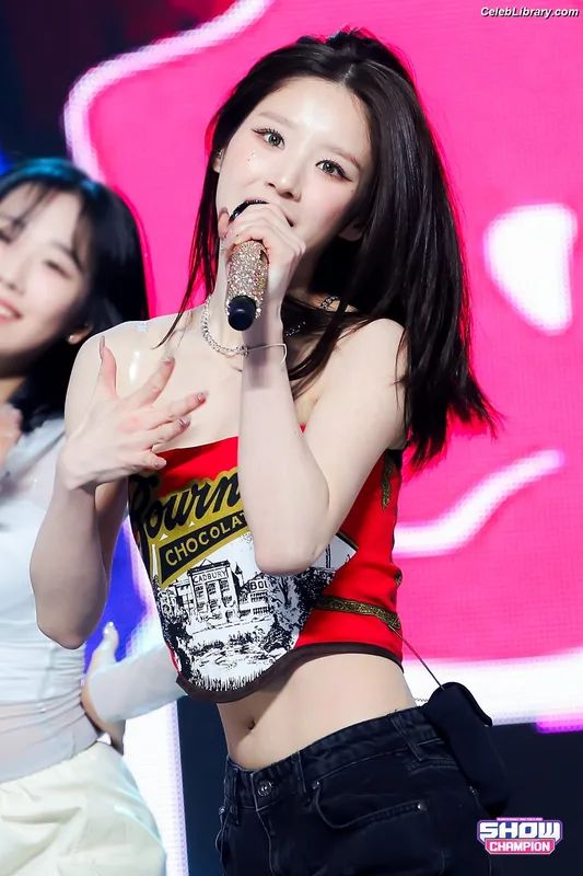 HeeJin (ARTMS / LOONA) photo 14 of 118