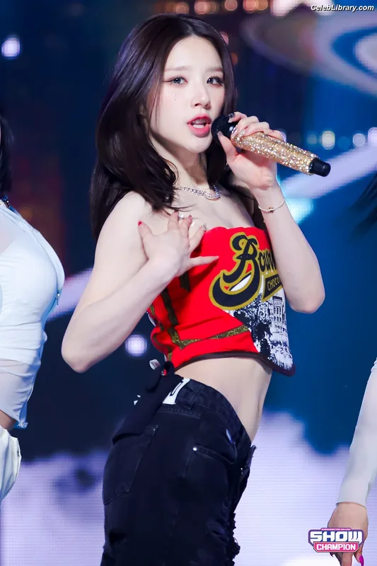 HeeJin (ARTMS / LOONA) photo 16 of 118