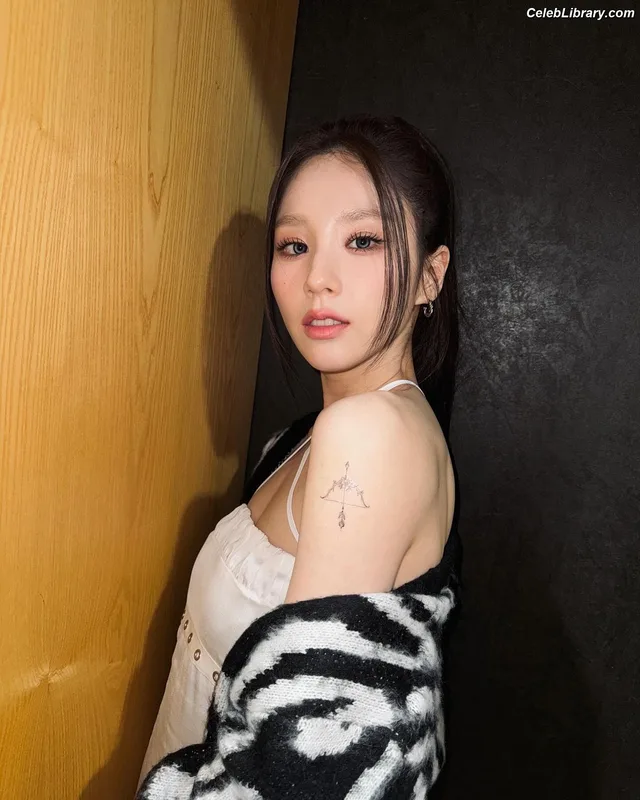 HeeJin (ARTMS / LOONA) photo 4 of 118