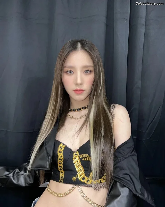 HeeJin (ARTMS / LOONA) photo 8 of 118