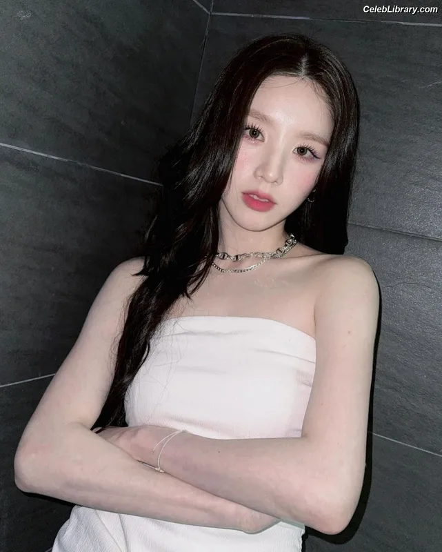 HeeJin (ARTMS / LOONA) photo 13 of 118
