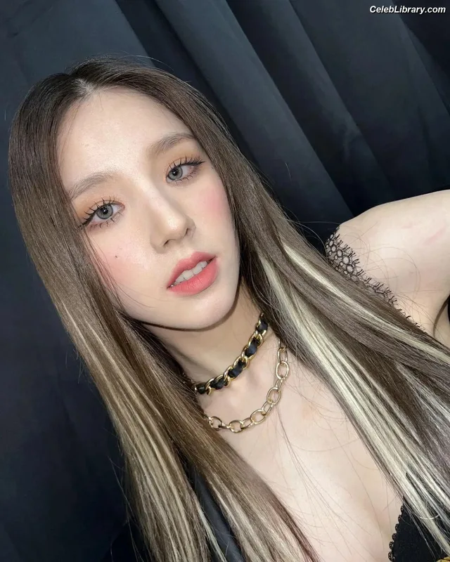 HeeJin (ARTMS / LOONA) photo 15 of 118