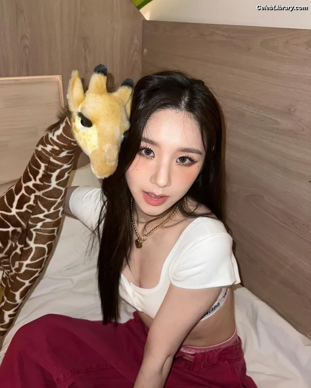 HeeJin (ARTMS / LOONA) photo 20 of 118