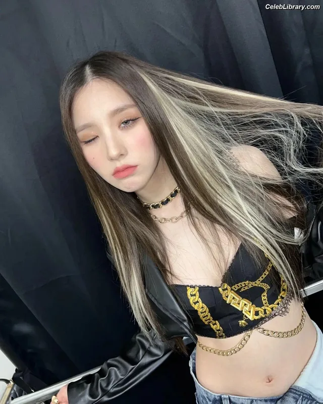 HeeJin (ARTMS / LOONA) photo 22 of 118