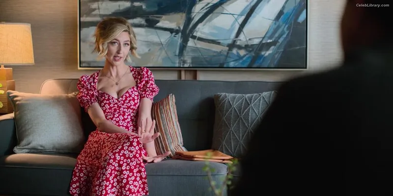 Heidi Gardner photo 1 of 76