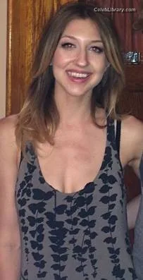 Heidi Gardner photo 7 of 76