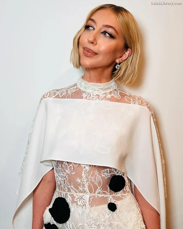Heidi Gardner photo 9 of 76